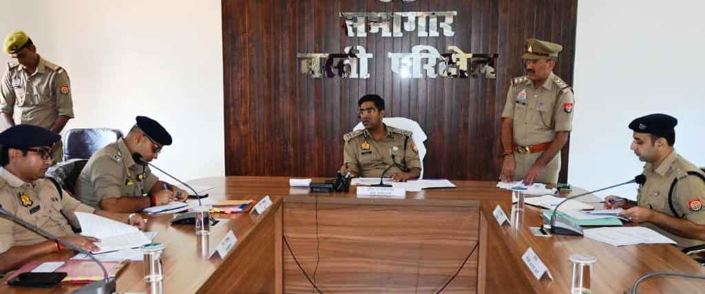 digbasti's tweet image. ◆ डीआईजी बस्ती द्वारा परिक्षेत्र के जनपदों के पुलिस अधीक्षकों के साथ की गई मासिक अपराध समीक्षा गोष्ठी। 
◆ आगामी त्योहारों के दृष्टिगत कानून-व्यवस्था एवं सुरक्षा व्यवस्था सुदृढ़ रखने हेतु दिए गए आवश्यक दिशा-निर्देश।