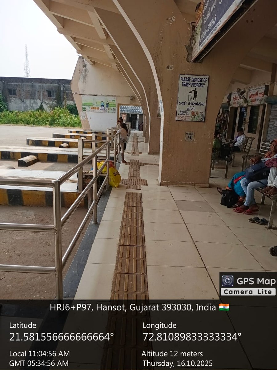 dmankleshwar's tweet photo. આજ રોજ "સ્વચ્છતા હી સેવા 2025" અંતર્ગત હાંસોટ બસ સ્ટેશન ખાતે પાર્કિંગ એરીયા,પ્લેટફોર્મ એરીયા તથા જાહેર શૌચાલય ની સફાઈ કરવામાં આવી.#SHS2025
#Swachhotsav https://t.co/wxCM5HPDn4