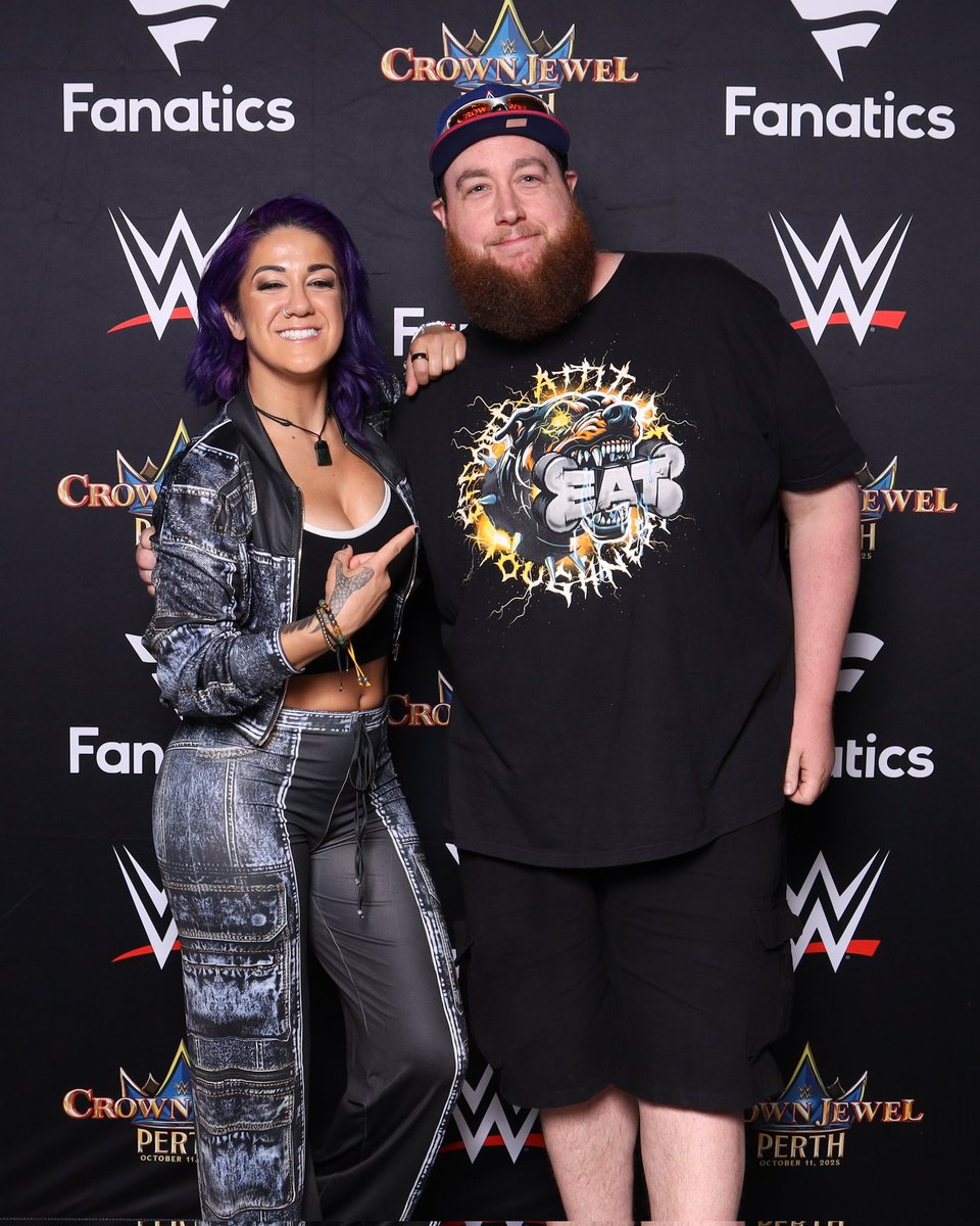 AussiePhenom6's tweet photo. Had a fantastic time in Perth for WWE Crown Jewel 3 awesome shows getting to see some of my favourites for the first or last time ever. Got to meet 3 awesome wrestlers @Real_Valkyria @itsBayleyWWE and my personal favourite @giulia0221g who instantly recognised my giulia shirt. https://t.co/YJ9XzQIKk4