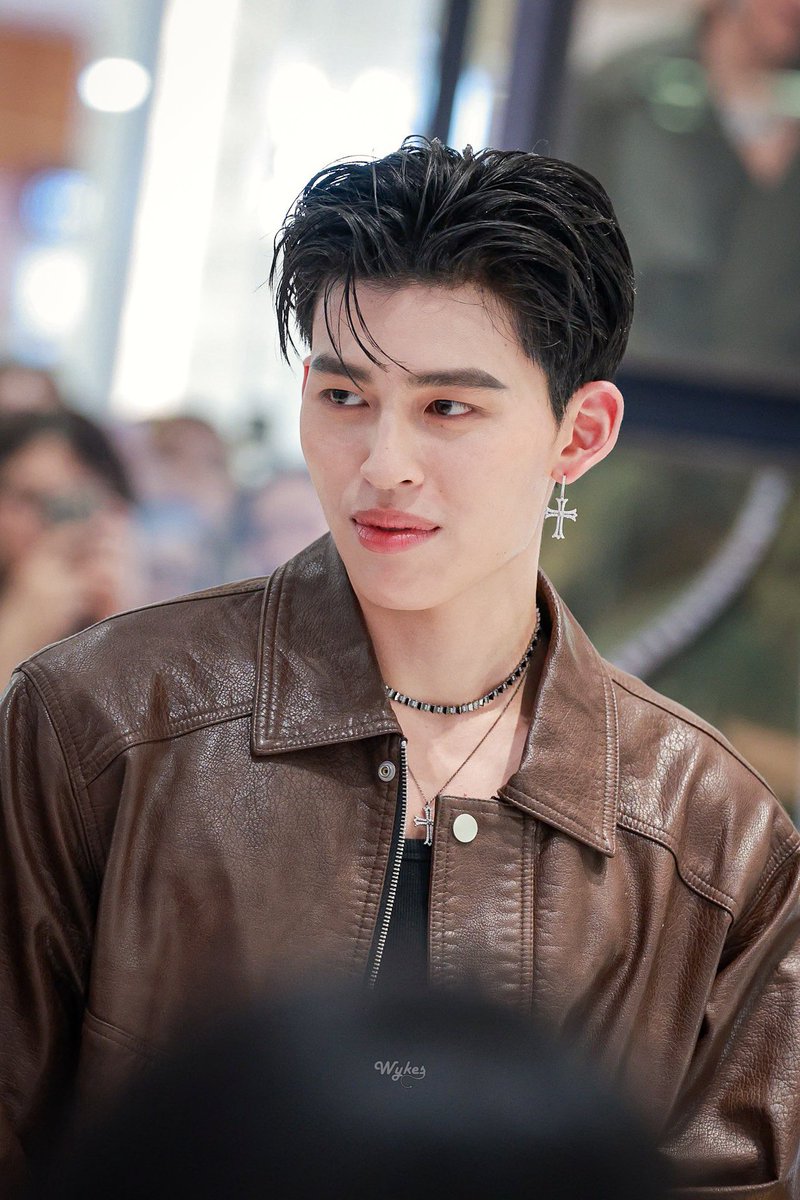 หล่อแบบ อยากจะตะโกนดังๆ

PONDPHUWIN WITH APM MONACO

#ppnaravit <a href="/ppnaravit/">ppnaravit</a>
#APMMonaco
#APMMonacoTH
#ปอนด์ภูวินทร์