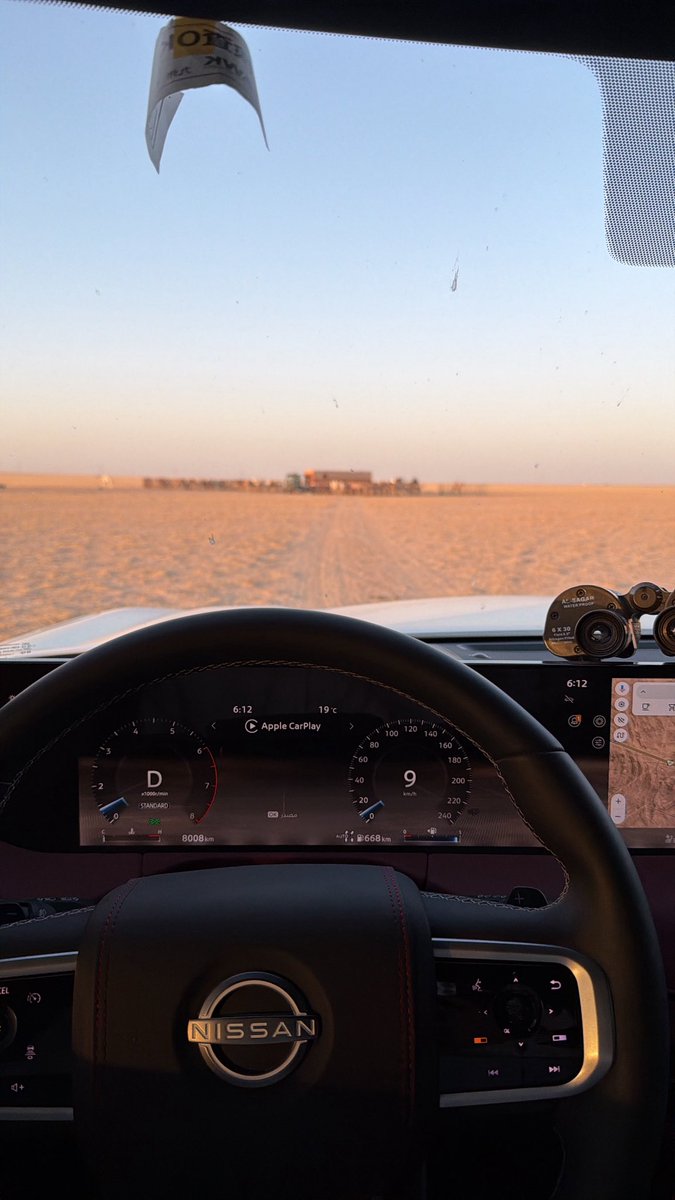 في حبها لو يضيع العمر خله يضيع 
ماني بحسف ٍ على اللي ياخذه حبها 

يجابه الوقت معها كل راس  ٍ شجيع
وعلى عيون العرب بالزين ينصب بها