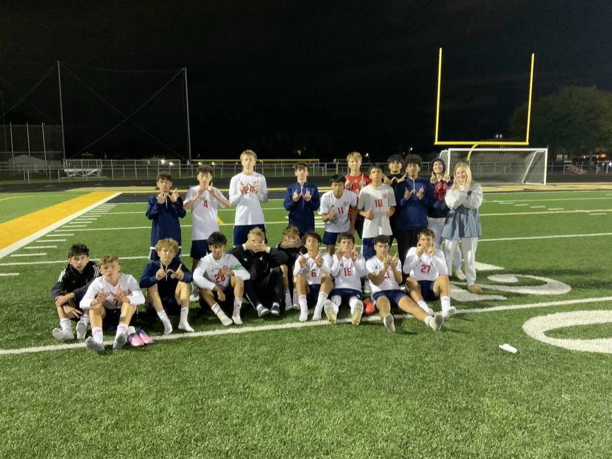 SEHS_BoysSoccer's tweet photo. Varsity boys with a 3-0 DUB! Program records: 18 wins. 3 losses. 59 GF. 20 GA. 9 shutouts. #werenotdone #herecomeplayoffs #theyseemerollintheyhatin #coys #rollstorm @sToRm_NaTiOn1 @sehssports https://t.co/XlvdYdE5rV