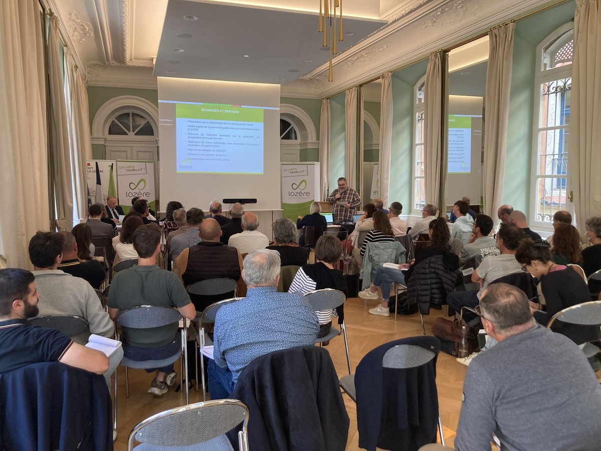 💧 14-10 I Assises départementales de l’eau 2025

👉 La gestion de la ressource en eau est un défi majeur : Sécheresses plus fréquentes, canicules répétées, diminutiondu manteau neigeux.

Présidée par le préfet et président du Conseil départemental, les Assises départementales de