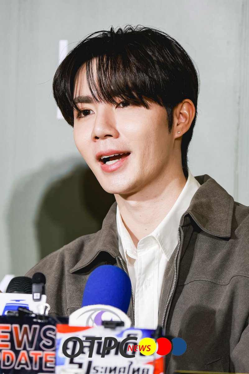 otpc_story's tweet image. "ซี พฤกษ์" ช่วงสัมภาษณ์สื่อ ในงาน "Better Together With LYN" เปิดตัวแคมเปญ "The Perfect Match" ที่สนับสนุนให้ทุกคนแสดงตัวตนเอกลักษณ์ในแบบฉบับของตัวเอง
#ZeePruk
#ZeeNuNew #ซีนุนิว
#LYNXZeeNuNew
#LYNaccs