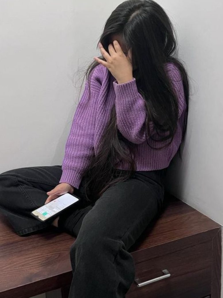 "कोई हमारा बुरा करे, ये उसका कर्म है
हम किसी का बुरा न करे, ये हमारा धर्म है।"

शाम की नमस्ते! 🌅
जिंदगी की राह में हर शाम एक नया अवसर है खुद को बेहतर बनाने का। अपने सपनों को कभी न छोड़ें।