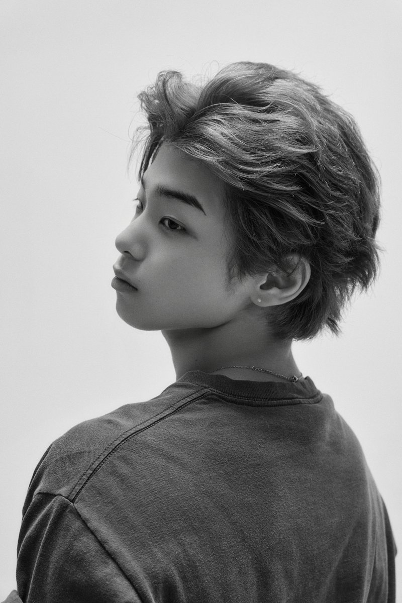 82MAJOR(82메이저) 4TH MINI ALBUM [Trophy]
🏆 ALBUM PHOTO #1 - 𝒞𝓁𝒶𝓈𝓈𝒾𝒸 ver. 

#김도균 #KIMDOGYUN

2025. 10. 30. 6PM (KST)

#82MAJOR #82메이저 #에이티투메이저
#Trophy #트로피