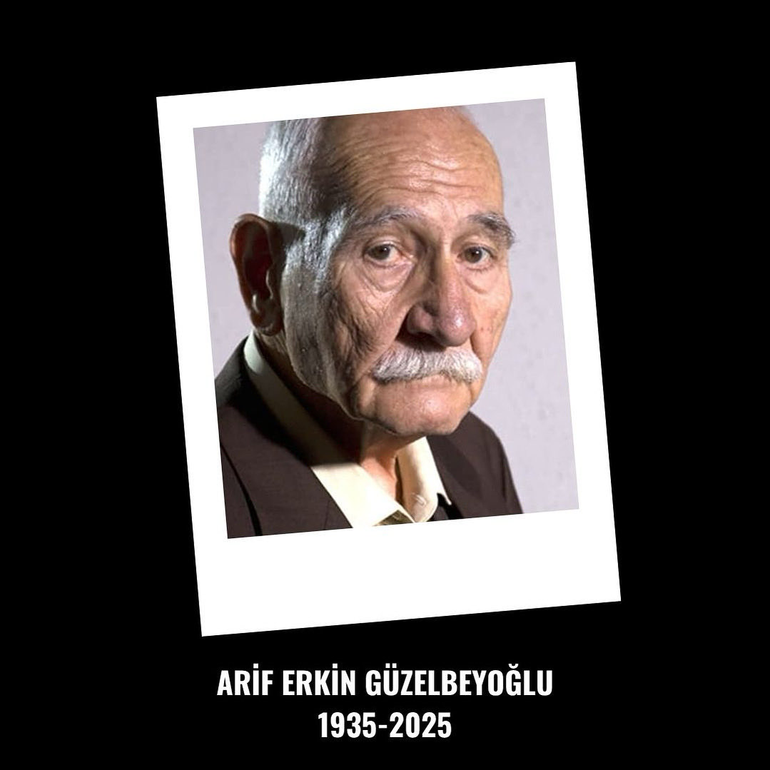 Tiyatro sahnesinden sinema perdesine, sesiyle ve varlığıyla bir döneme damga vurmuş değerli sanatçı Arif Erkin Güzelbeyoğlu’nu kaybetmenin derin üzüntüsünü yaşıyoruz.

Sanat dünyasına kattıklarıyla daima hatırlanacak olan Güzelbeyoğlu’na rahmet; ailesine, sevenlerine ve tüm sanat