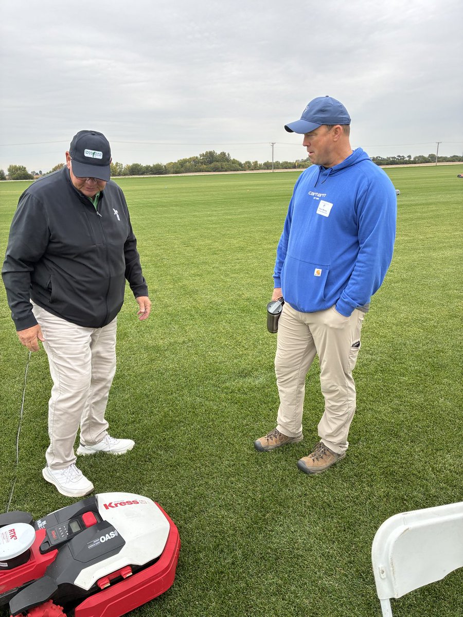 jtturf1's tweet image. Mike Mumper and Brian Mores discussing Kress Robotic Mower performance at MAGCS meeting on Payne Sod Farm #magcs ⁦@Clesens_⁩