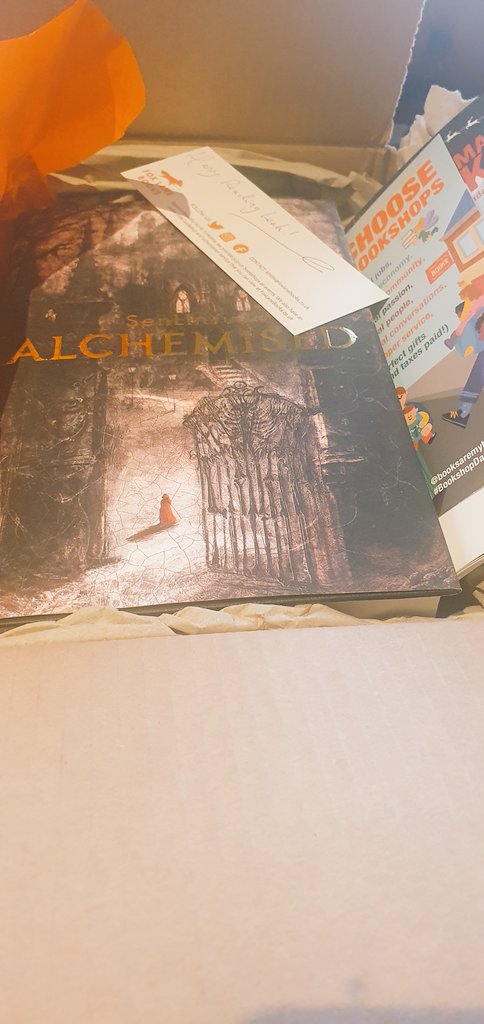 #BookPost from <a href="/foxlanebooks/">Fox Lane Books 🦊</a> always feels like a treat. Almost like a present to yourself. This might be the heaviest book I have purchased though. It is massive.