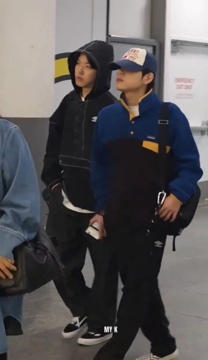 똑같이 붙어있는데 느낌 달라진거 너무좋아서 걍 또라이될거같음………….