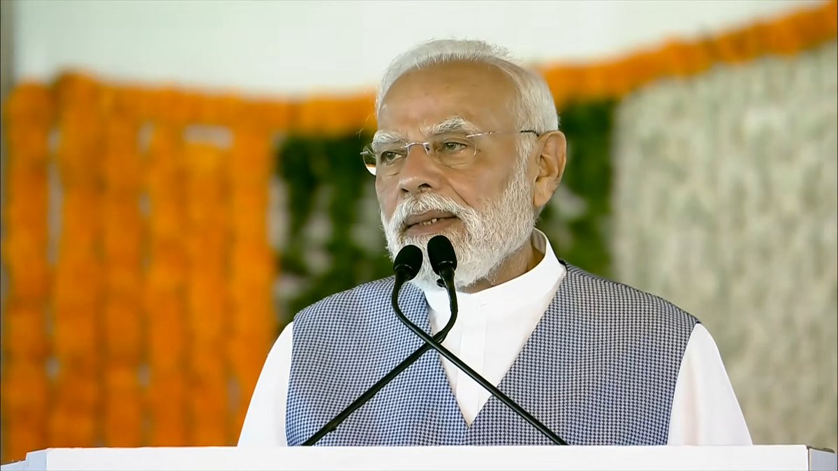 Amidst the rapid development, we must not forget the situation of the past.

About 11 years ago, when the Congress government was in power at the Centre, the per capita electricity consumption was less than 1000 units on average.

The country often faced challenges like