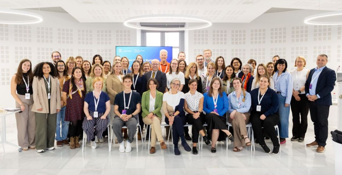 🌍En la Asamblea de #JACARDI, nuestras compañeras participaron en el WP9 sobre vías de atención integrada.

👩‍⚕️<a href="/C_Sarabia_Cobo/">Carmen Sarabia Cobo</a> y Sara Barbero compartieron experiencias con otros expertos en dinámicas sobre sostenibilidad, evaluación y publicaciones.

#JACARDIMadrid <a href="/IDIVALdecilla/">IDIVAL</a>