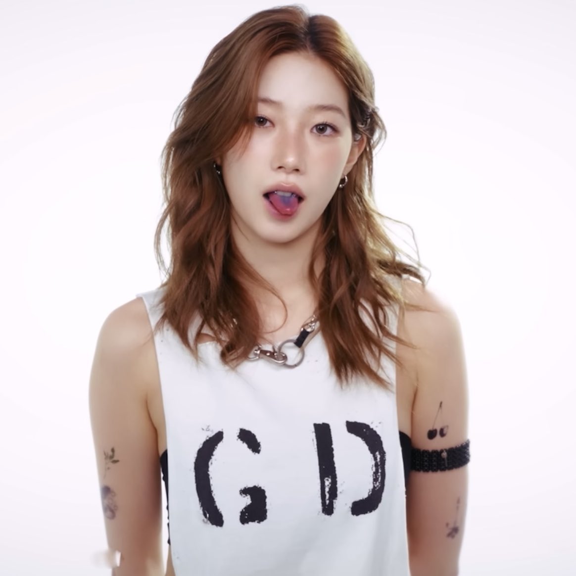 chaewooms's tweet photo. uh holy fuck https://t.co/P00LlpofXL