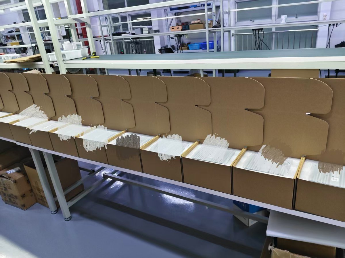 roaweo80596's tweet image. 👉 Thanks to our clients for their trust and support. 200 B6 units are now being packed and ready to ship! 📦✨
#mini_PC
#indusrtrial_computer
#embedded_PC_box
