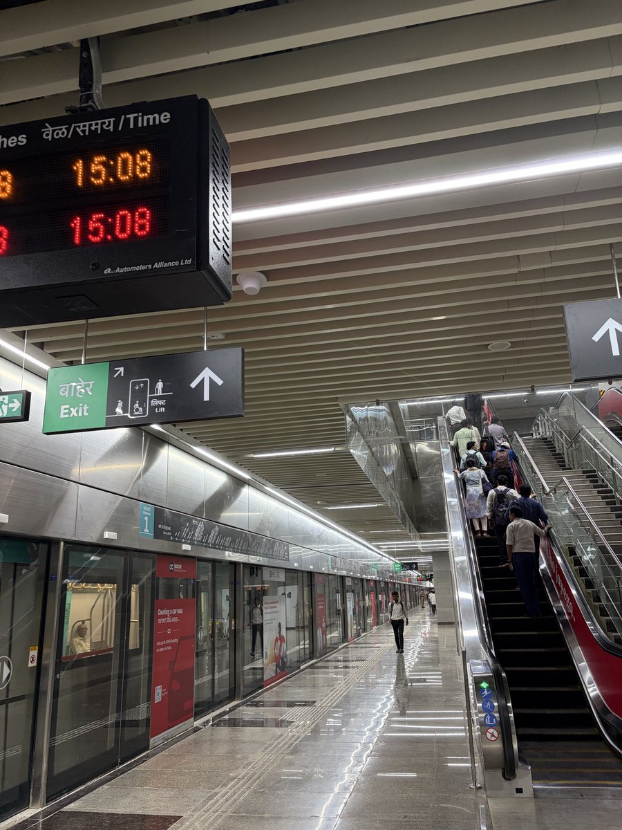 ShamviiBundela's tweet image. -Took uberauto from chandivali to Marol station (80rs)18min
-metro ticket from Marol naka to CSMT staion (70rs)

Completed metro journey in almost 50mins

Walked little bit through underground pass and reached long route station

#aqualine #metroline3 #MumbaiMetro3 #mumbaimetro