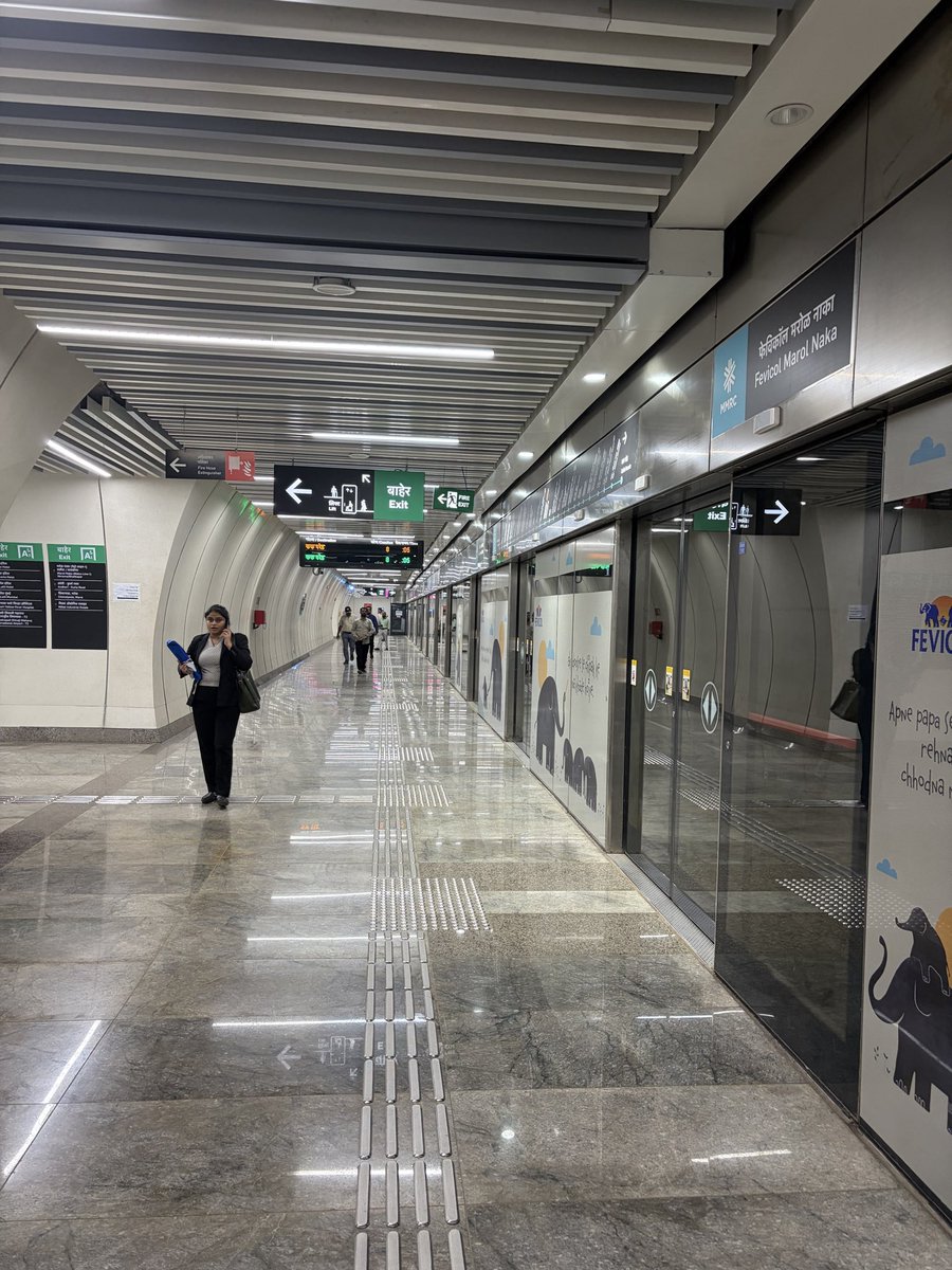 ShamviiBundela's tweet image. -Took uberauto from chandivali to Marol station (80rs)18min
-metro ticket from Marol naka to CSMT staion (70rs)

Completed metro journey in almost 50mins

Walked little bit through underground pass and reached long route station

#aqualine #metroline3 #MumbaiMetro3 #mumbaimetro