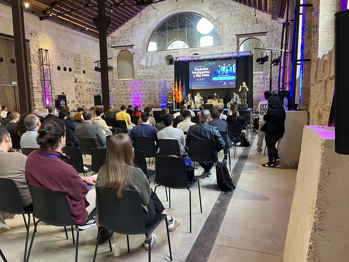 Grupo Comunicating tweet media