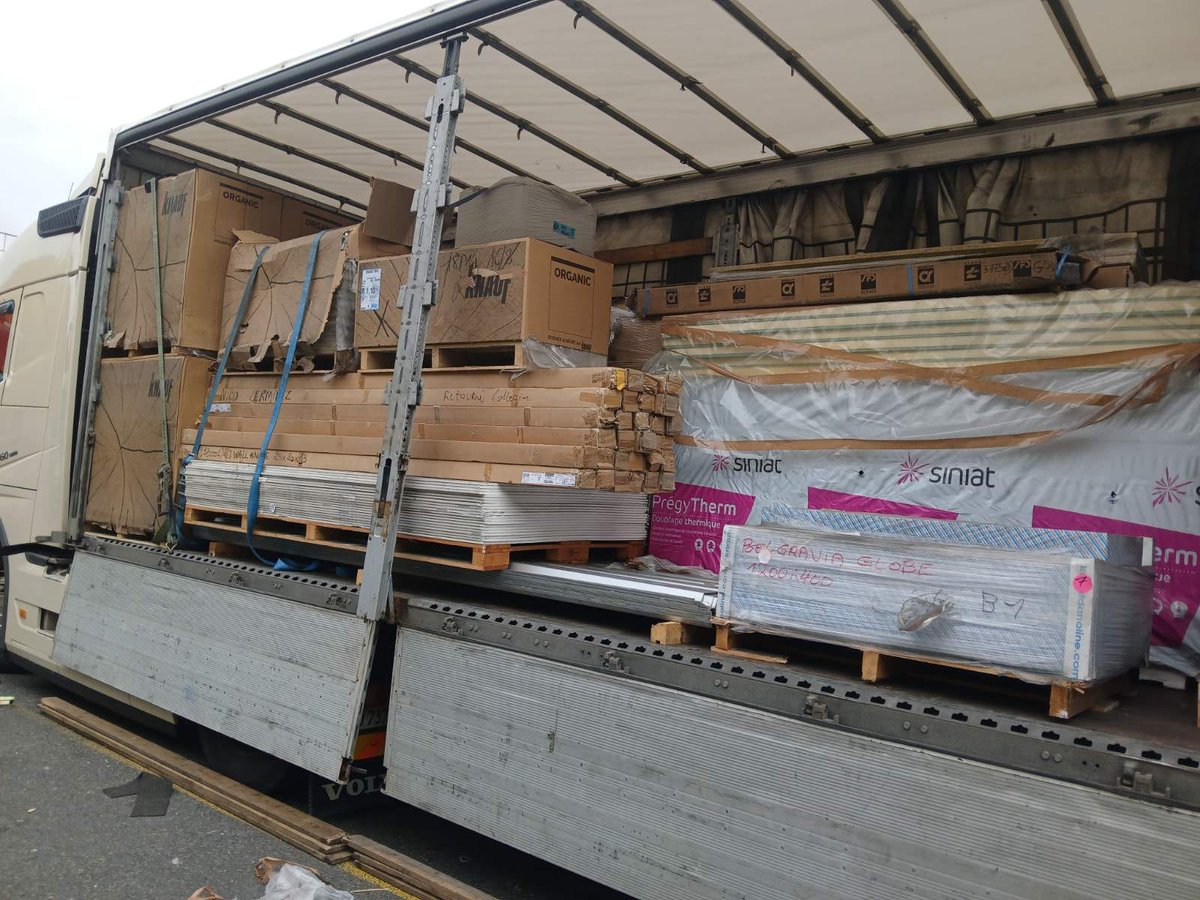 Départ des camions 339 et 340 de <a href="/AssociationSAF3/">Association SAFE</a> ce matin pour <a href="/AideMedicaleUkr/">Comite d'Aide Médicale - Medical Aid Comittee Ukr</a> avec des matériaux de construction et du médical. 
🆘 Nous avons besoin de vous pour continuer notre pont humanitaire. Lien tweet suivant. <a href="/aidefranceukr/">French Aid to Ukraine 🇨🇵 🇺🇦</a> <a href="/AmourskyCyrille/">Cyrille Amoursky</a>