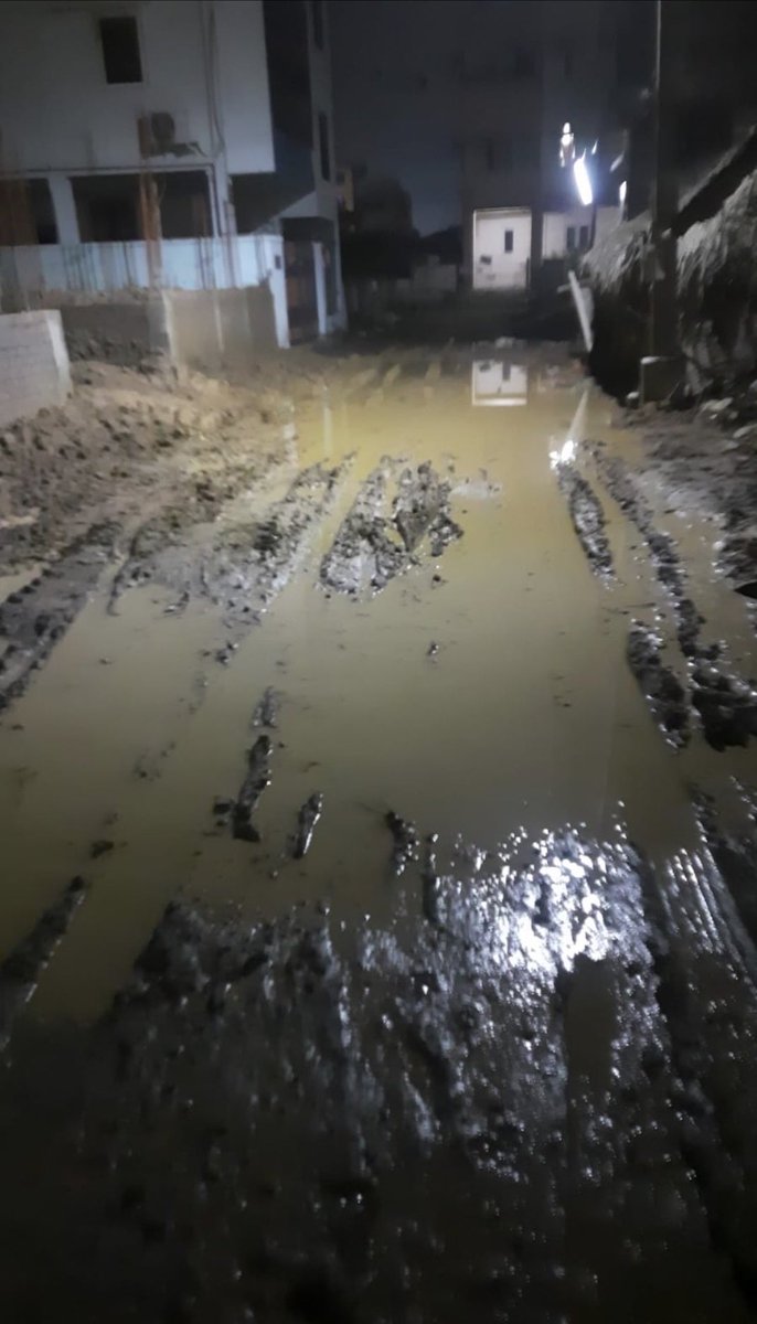 omjasvinMD's tweet image. Chennai’s roads in a mess. Areas behind OMR IT corridor in #Perumbakkam.