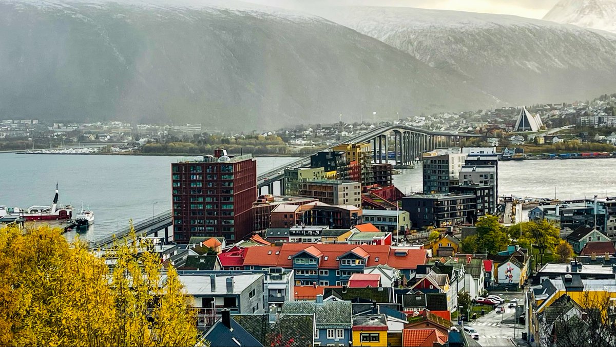 初ノルウェーが北極圏🐻‍❄️
綺麗な街🥰
📍トロムセ(Tromsø、トロムソ)🇳🇴