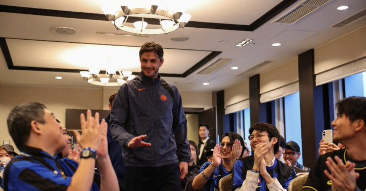 Inter_jp's tweet photo. .@interacademytky 10周年は新しい #InterClub Japan Samuraiを正式発表するのに絶好の機会でした。

特別ゲスト @23_Frog 🖤💙