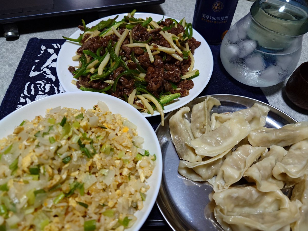今日の晩ご飯
周一中華で炒飯、青椒牛肉絲、餃子
お酒はビールと日本酒になります
誕プレで貰った日本酒美味しくて
美味しくて...
とりあえず、いただきます❗️
(*´﹃｀*)