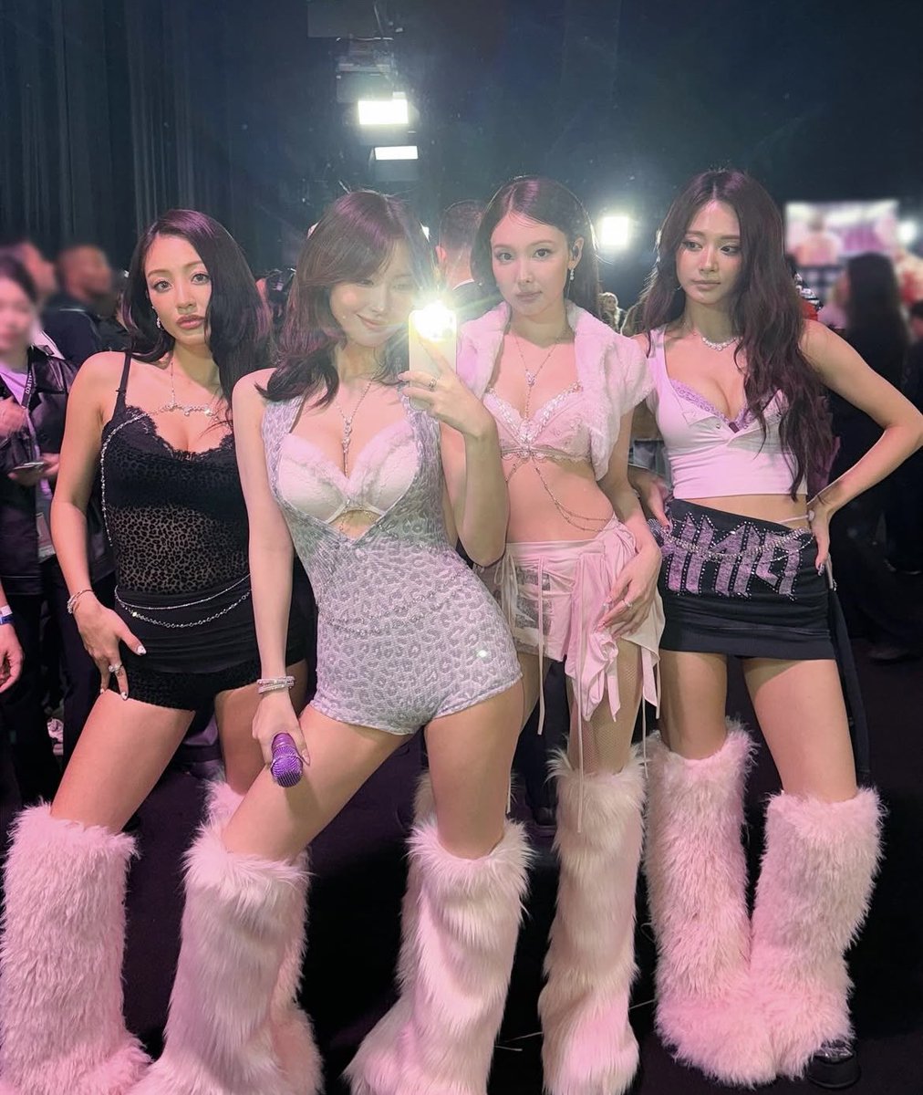 Backstages with TWICE  #VSFashionShow