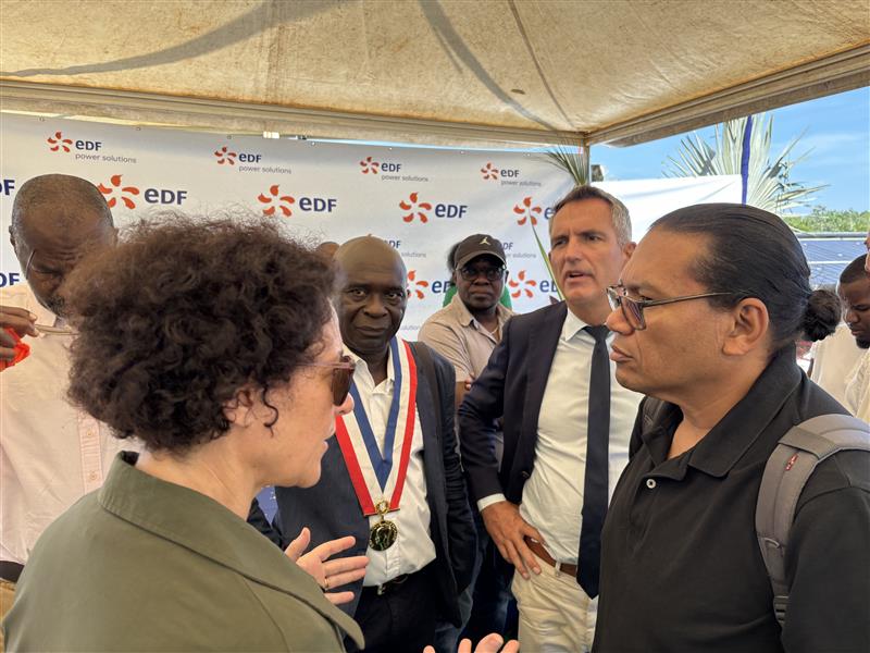 CRE_energie's tweet image. Inauguration de centrales solaire et biomasse, échanges et visites de site multi énergie, de chantiers et bourgs isolés : @EmmWargon était en Guyane cette semaine. La région sécurise son approvisionnement & accélère sa transition énergétique, missions clés de la CRE dans les ZNI.