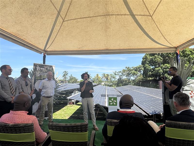 CRE_energie's tweet image. Inauguration de centrales solaire et biomasse, échanges et visites de site multi énergie, de chantiers et bourgs isolés : @EmmWargon était en Guyane cette semaine. La région sécurise son approvisionnement & accélère sa transition énergétique, missions clés de la CRE dans les ZNI.