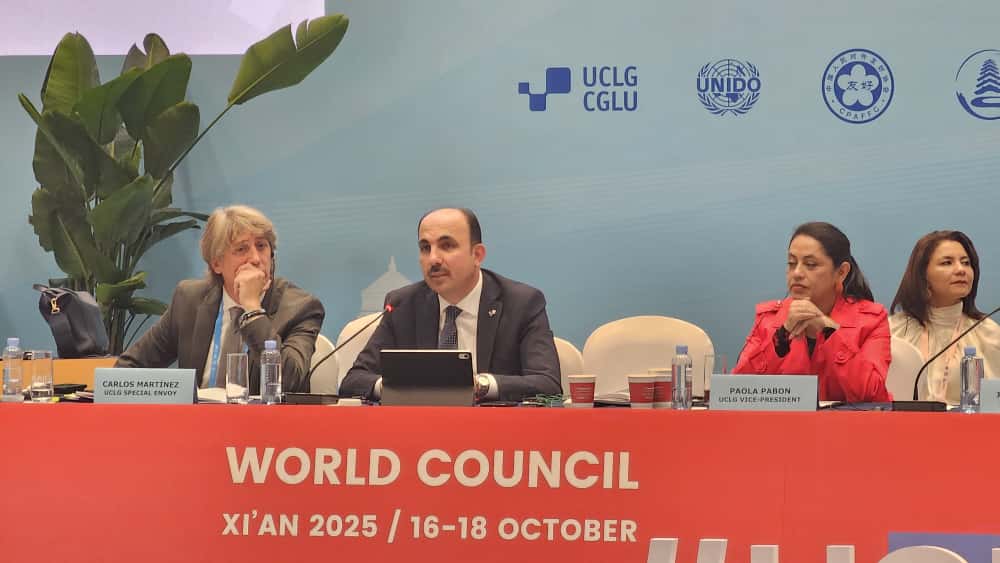 UCLGMEWAorg's tweet image. 🔵⚪️During the UCLG Executive Bureau | Xi’an 2025, the Mayor of Konya &amp;amp; UCLG Executive President  Uğur İbrahim Altay emphasized the need to give priority to the reconstruction

Gaza and help rebuild it, restore basic human rights and access to food, water, clothing, shelter,…