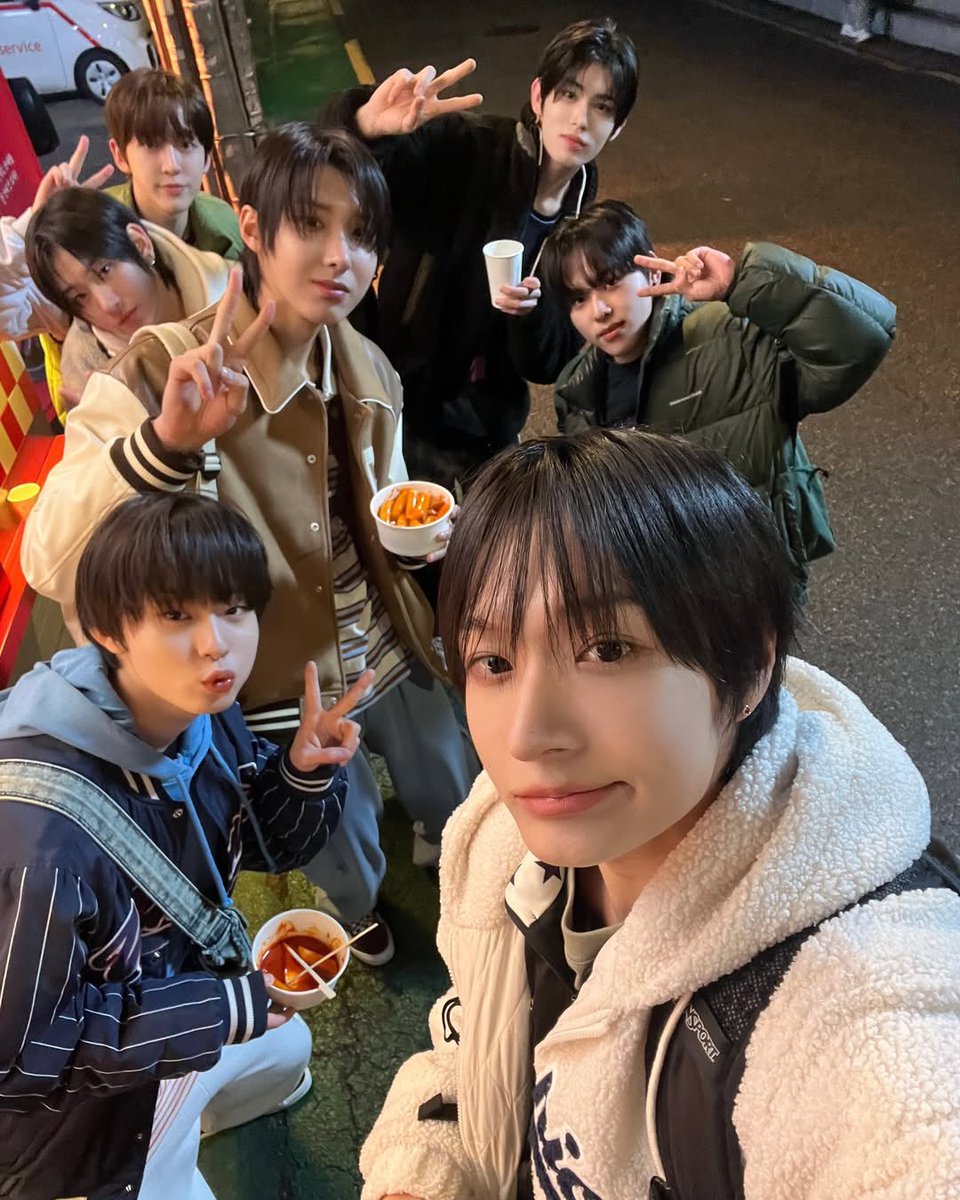 _loverdh's tweet photo. #2025MAMAVOTE #KickFlip 
우리 킥플립 상 주자🫰🏻🫰🏻 https://t.co/tf8TeIquZZ