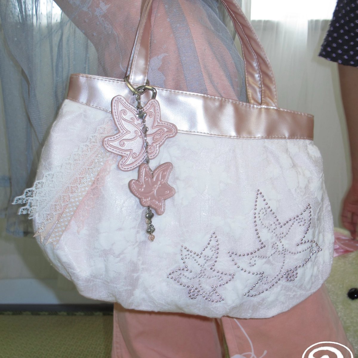 cream roll snail bag | ph go 🥝

doo &amp; dop: october 21

under semi feta (late november)

₱1595 — without charm
₱2050 — with charm

isf to follow (more or less ₱350)

dm <a href="/cheriesvault/">!</a> to order 💝