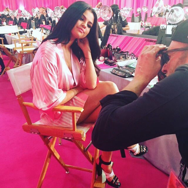 americanreqiuem's tweet image. selena gomez shows support for bella hadid after appearing at the victoria’s secret fashion show