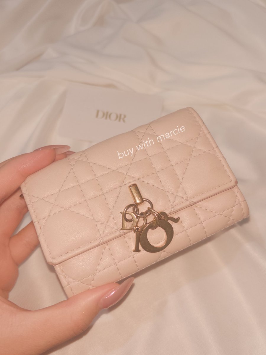 buywithmarcie's tweet photo. My Dior Glycine Wallet
Powder Pink Cannage Lambskin
used in good condition.
9990 ราคาเต็ม 19,500
not affiliated with brand
#diorused #diorth #diorthailand #diorloverthailand #กระเป๋าdior #กระเป๋าตังdior https://t.co/bYuKErkkSV