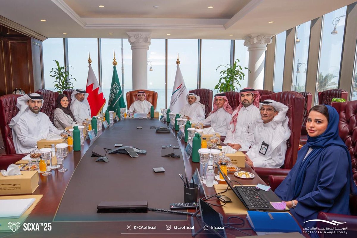 عقد مجلس إدارة المؤسسة اليوم اجتماعه رقم (215) برئاسة معالي الرئيس م. سهيل أبانمي <a href="/abanmis/">سهيل أبانمي</a> وبحضور أصحاب المعالي والسعادة أعضاء المجلس، حيث استعرض التقدم في تنفيذ إستراتيجية #جسر_الملك_فهد ومشاريع تعزيز تجربة العميل