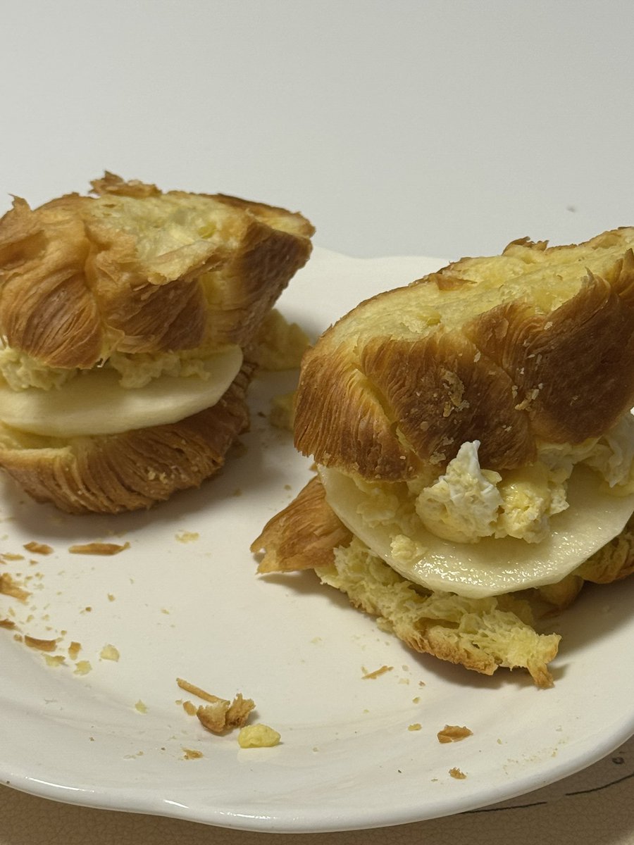 백현아 이거 내가 오늘 만든 복숭아계란샌드위치 저녁나도 좀 가볍게 먹고싶어서 ㅎㅎㅎ