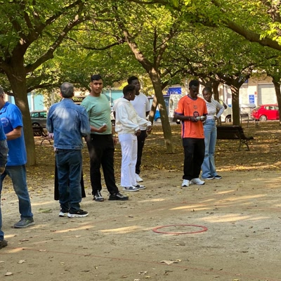 SJDTerresLleida's tweet image. Una activitat que converteix el joc en un espai de trobada: conversa, companyia i vincles que fan xarxa🤝

Hi van participar veïns del barri i joves migrats atesos als pisos del mateix barri. 

@solidaritatSJD 

#TrencaLaSoledat #SoledatNoDesitjada