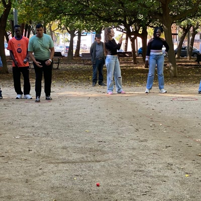 SJDTerresLleida's tweet image. Una activitat que converteix el joc en un espai de trobada: conversa, companyia i vincles que fan xarxa🤝

Hi van participar veïns del barri i joves migrats atesos als pisos del mateix barri. 

@solidaritatSJD 

#TrencaLaSoledat #SoledatNoDesitjada