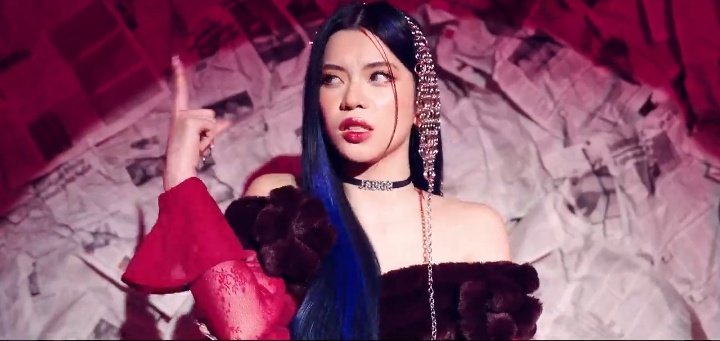 ginequerv's tweet photo. I LOVE THE MV SO MUCH!!! 😭💗🙌 #DNA 🧬

#DontAskMeWhy https://t.co/Adoy2sHHUu