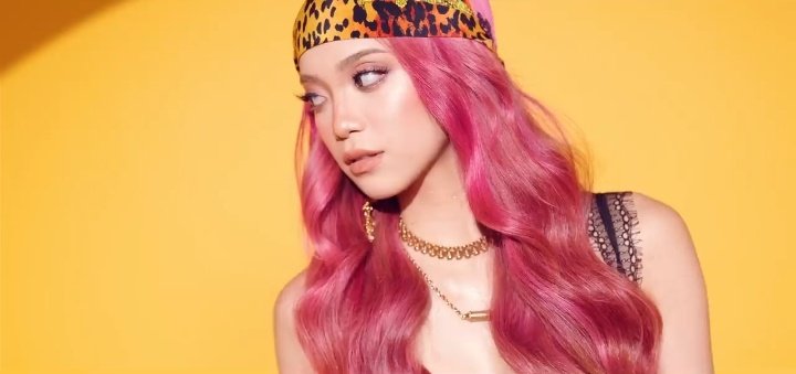 ginequerv's tweet photo. I LOVE THE MV SO MUCH!!! 😭💗🙌 #DNA 🧬

#DontAskMeWhy https://t.co/Adoy2sHHUu
