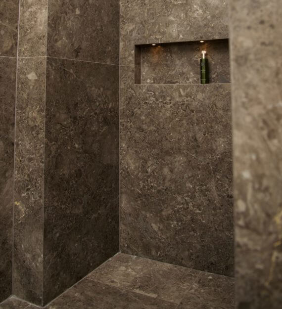 wetroomexperts's tweet image. Brilliant application of our infinity shower tray former and channel - creating this sleek, modern shower space! We absolutely love the choice of material with the large marbled tiles and panels adding to the minimalist look! 💧  

Full Gallery here - bit.ly/3T8bXph