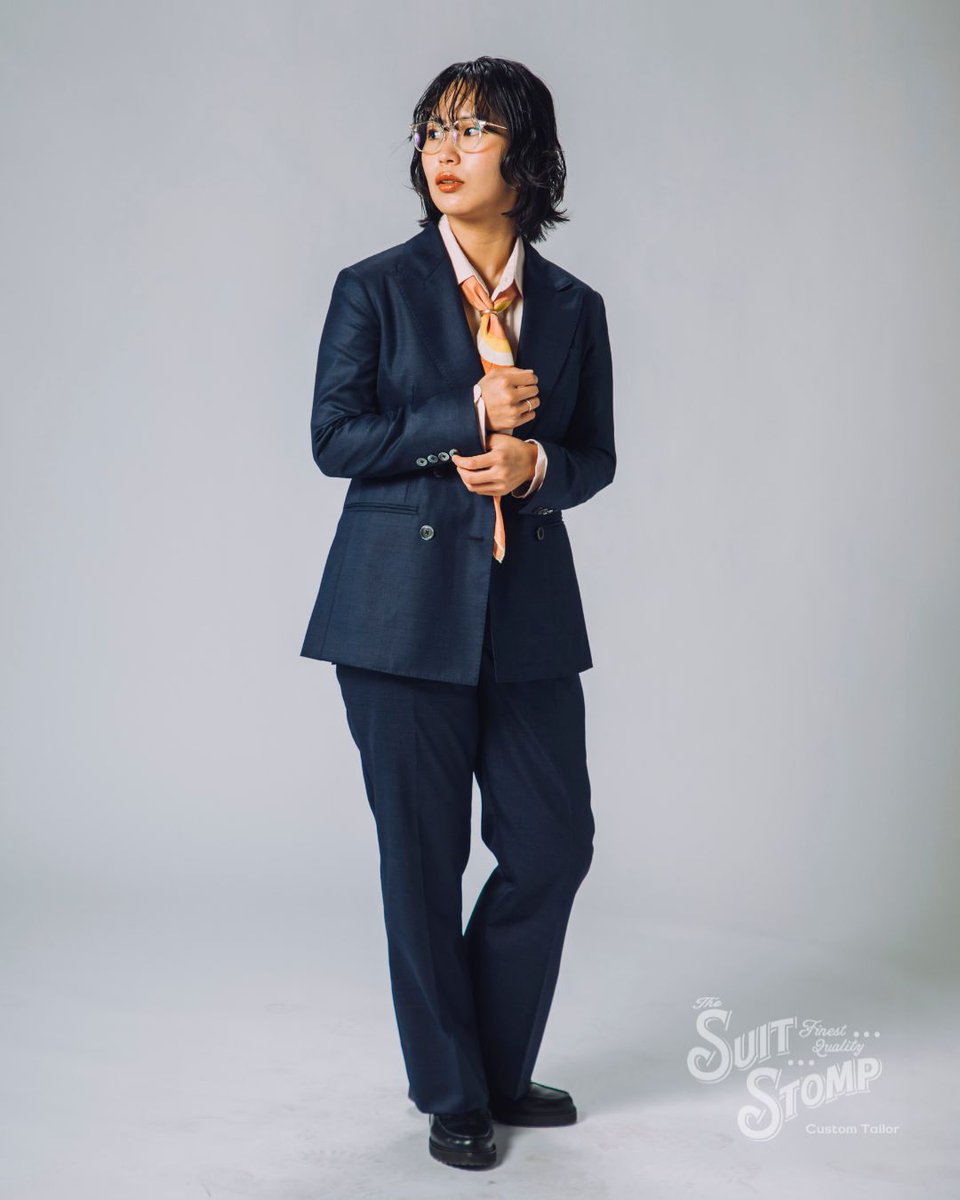 SUIT STOMPのビジュアルを撮影してくれたLifeMarketの皆さんのオーダースーツをご紹介。

前回の大野さんに続きPVの編集もご担当いただいた川﨑さん。

オンでもオフでも着用できるようなサイズ感のストライプスーツ、ソリッドの生地を使用したダブルスーツ。
2着オーダーいただきました！

#suitstomp