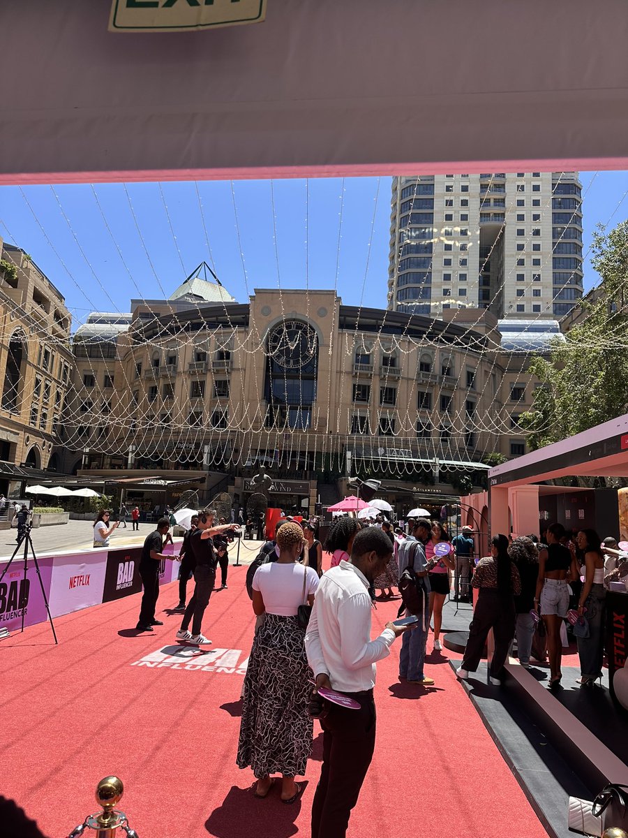 Nelson Mandela Square is buzzing! 🥹🥂don’t hesitate to pop up and enjoy the red carpet experience! 🙂‍↕️❤️ #NetflixBadInfluencer