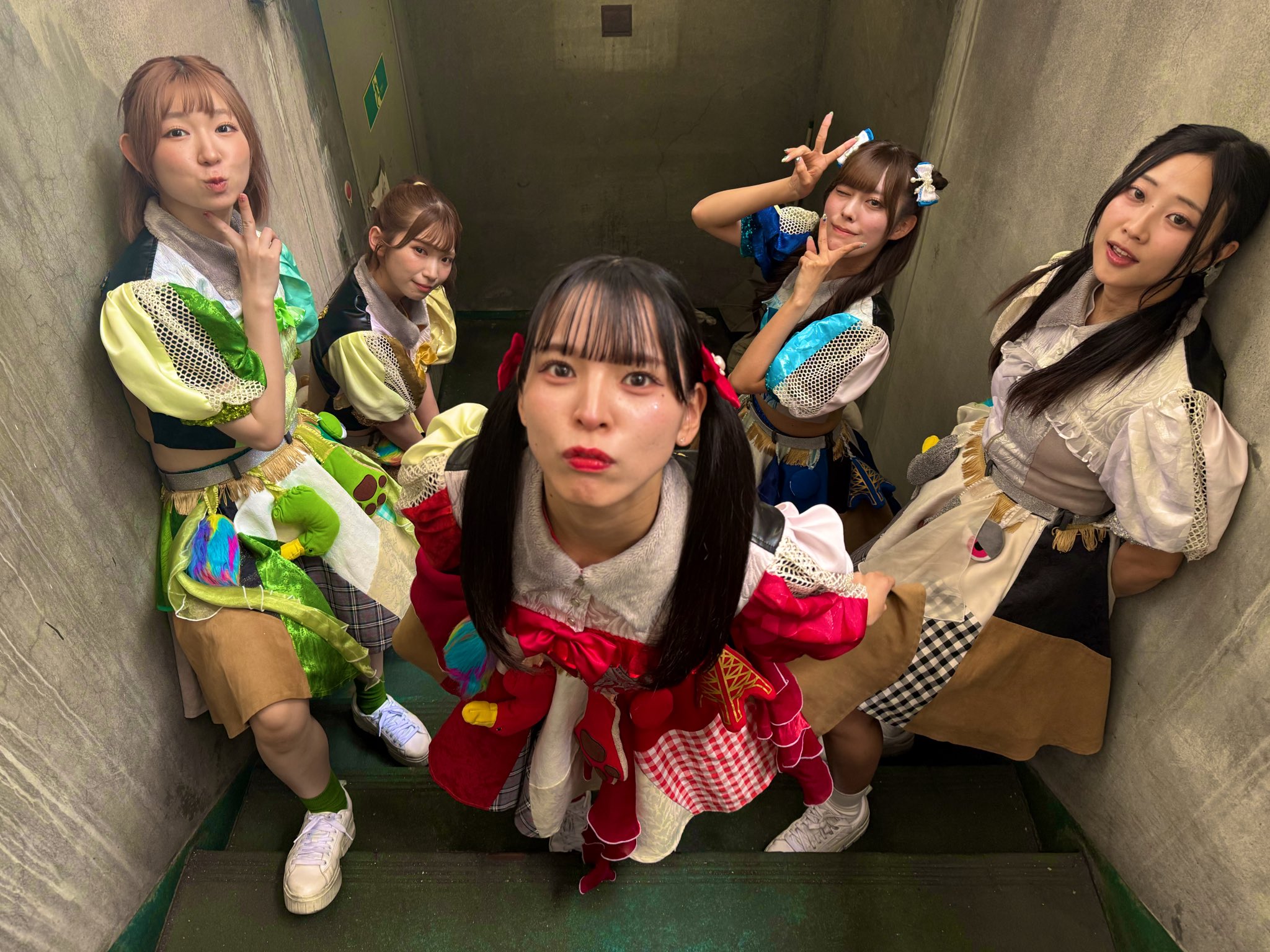 当選品 豆柴の大群 レオナエンパイア 直筆サイン入り チェキ MV衣装 当選品 豆柴の大群 レオナエンパイア 直筆サイン入り チェキ MV衣装