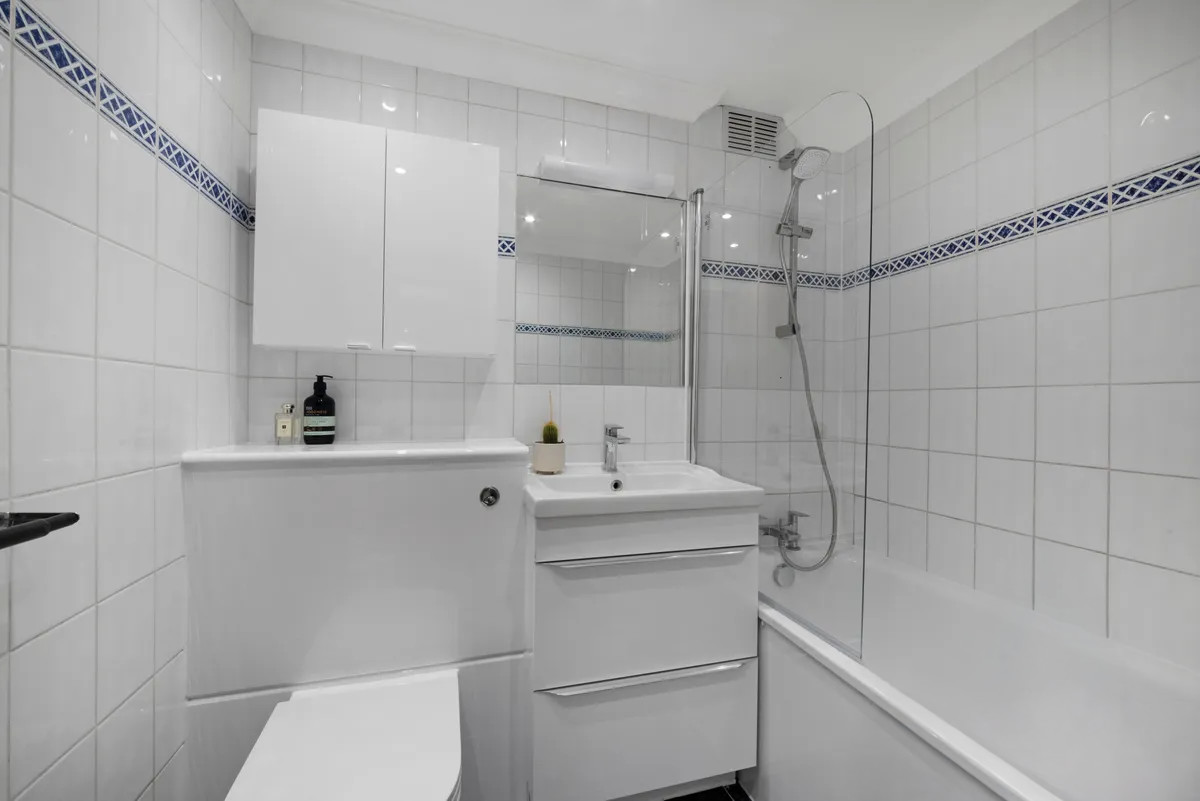 TO LET - Master Gunner Place, #London SE18 📍

- 2 Bedrooms 🛏️
- 1 Bathroom 🛁
- Fully Furnished 🪑

Book your viewing today!

✉️ info@alliance-london.co.uk
📞020 7096 1588

zoopla.co.uk/to-rent/detail…

#PropertyForRent #LondonLiving #ModernApartment #SE18 #AllianceLondon