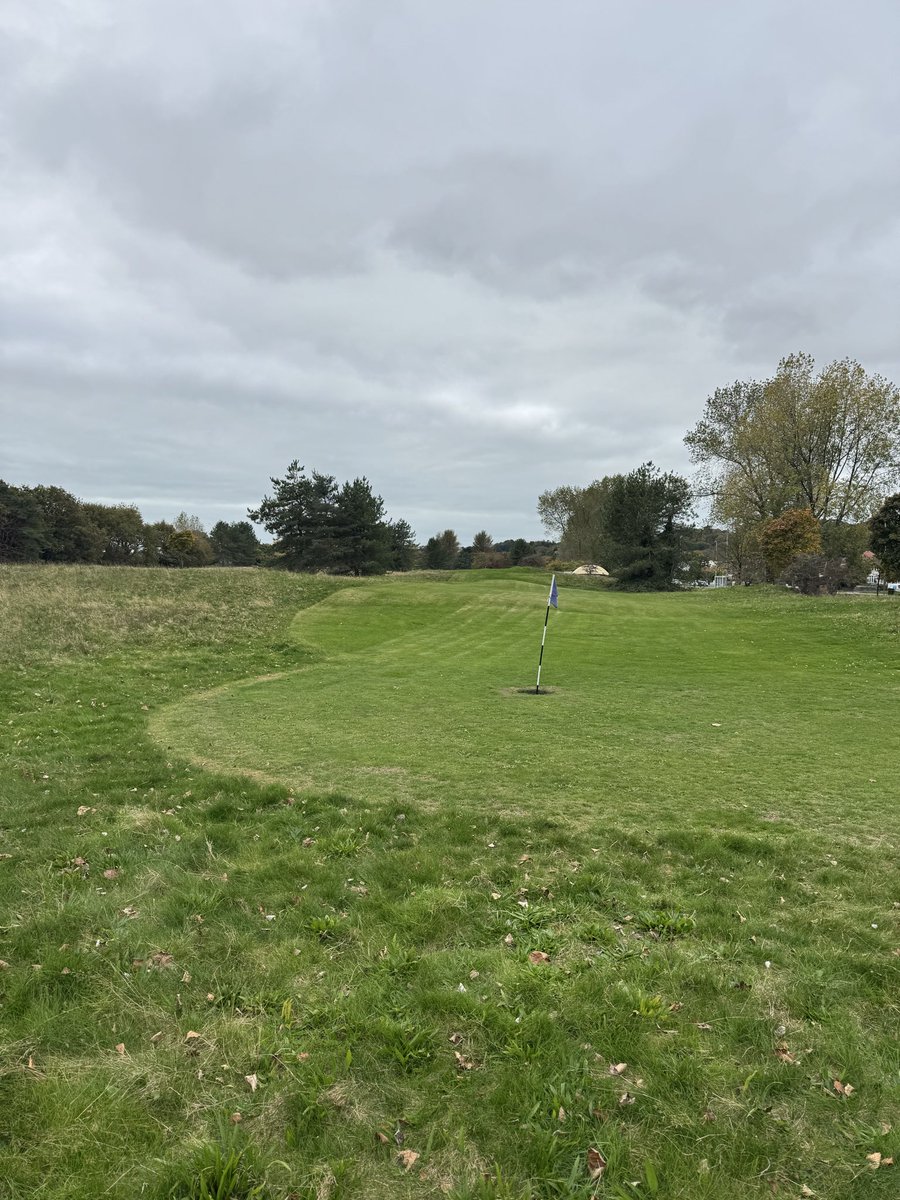 Thursday 16th October :

Another similar start to the day as yesterday, grey &amp; overcast but dry again. Decent conditions for playing.

Open as normal from 12pm-5pm for bookings in midweek. Cheaper if you book online, saves you £2 per person. See link in Bio⬆️ 

Hope to see you 👍