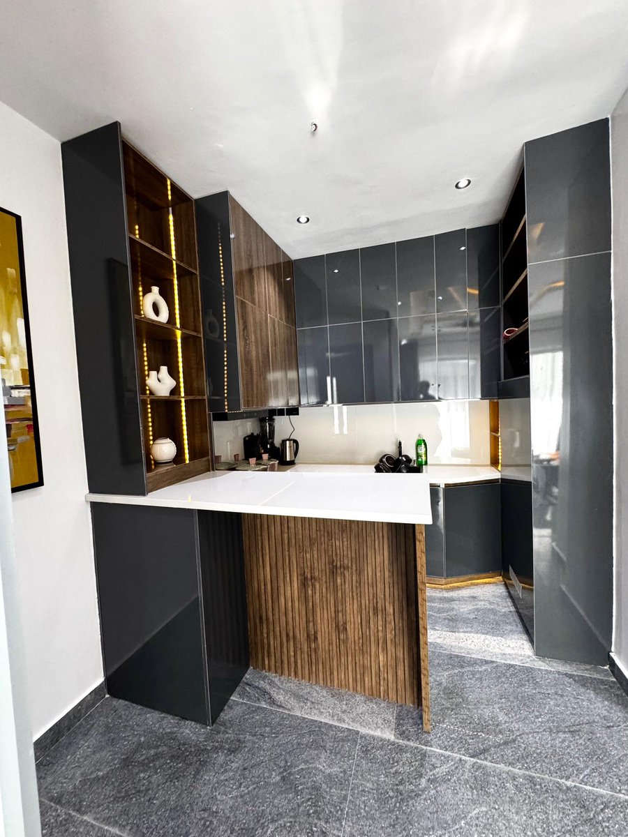 fadererah_'s tweet image. Shortlet!!
Luxury one bedroom smart penthouse apartment with ps5 on request, private rooftop swimming pool, bathtub, private lounge, wine bar, equipped kitchen, dstv/netflix, balcony, compound snooker/game area & more in Lekki phase 1. Lagos.
N210,000 per night
Please retweet🙏🏻