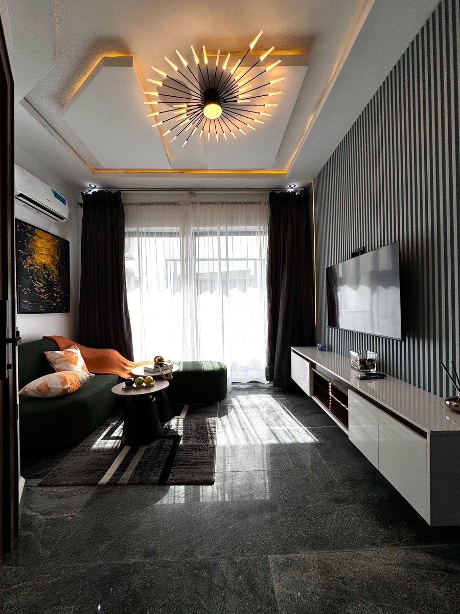 fadererah_'s tweet image. Shortlet!!
Luxury one bedroom smart penthouse apartment with ps5 on request, private rooftop swimming pool, bathtub, private lounge, wine bar, equipped kitchen, dstv/netflix, balcony, compound snooker/game area & more in Lekki phase 1. Lagos.
N210,000 per night
Please retweet🙏🏻