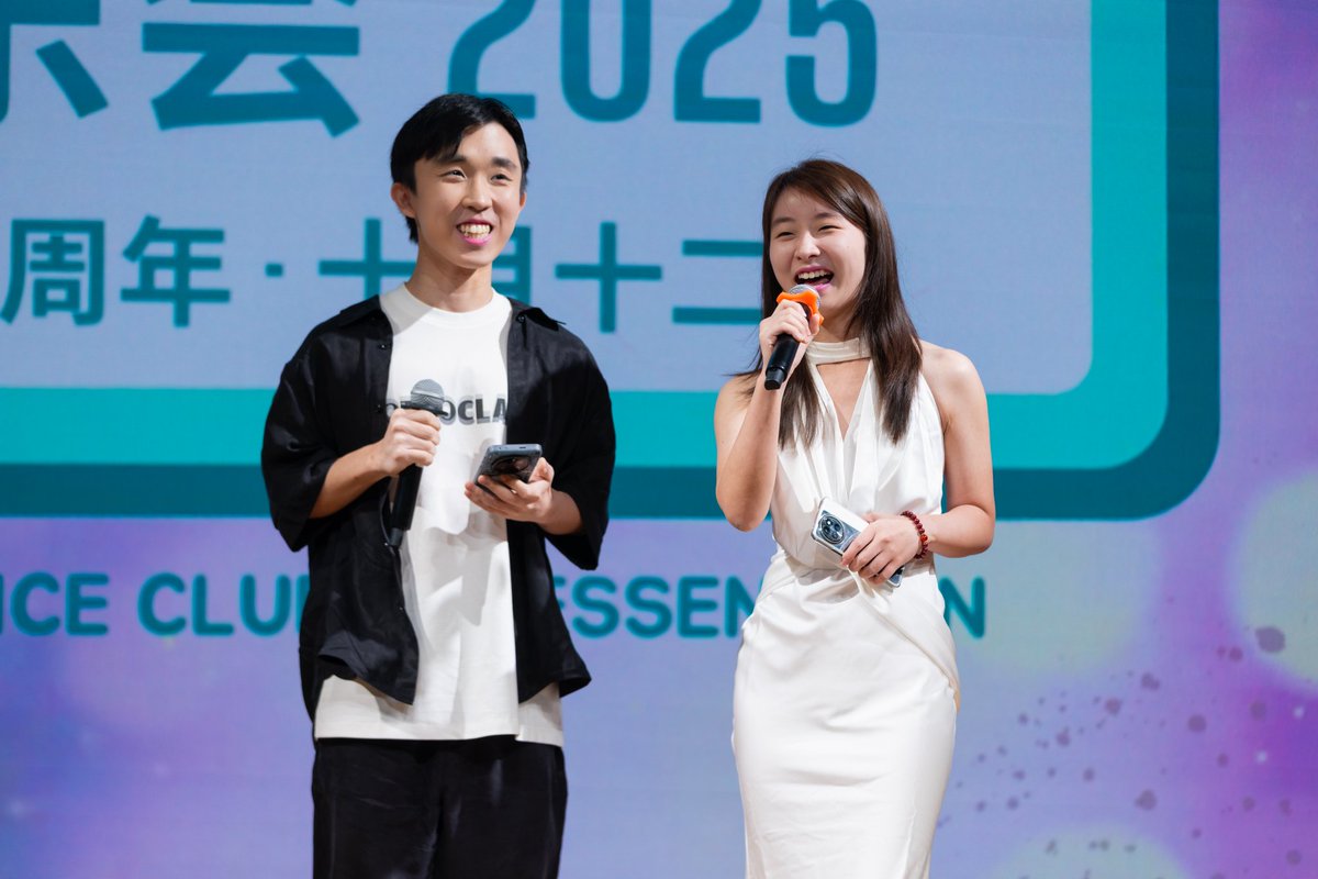 joshualeaow's tweet image. 12 October 2025
What a night! 🤩 Such a pleasure hosting together with Shuangchen for Alltime Health’s 13th Anniversary Concert 🎉
Was I stressed? Of course lah 😅 

And to end the night… a little impromptu surprise for 师兄 Lawrence Hiew🎂😂 Happy birthday once again!