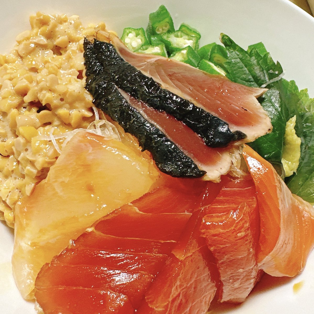 なんか刺身が安かったから
腸内環境気にしたネバネバ海鮮丼ネバァ